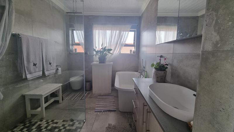 4 Bedroom Property for Sale in Groot Brakrivier Central Western Cape